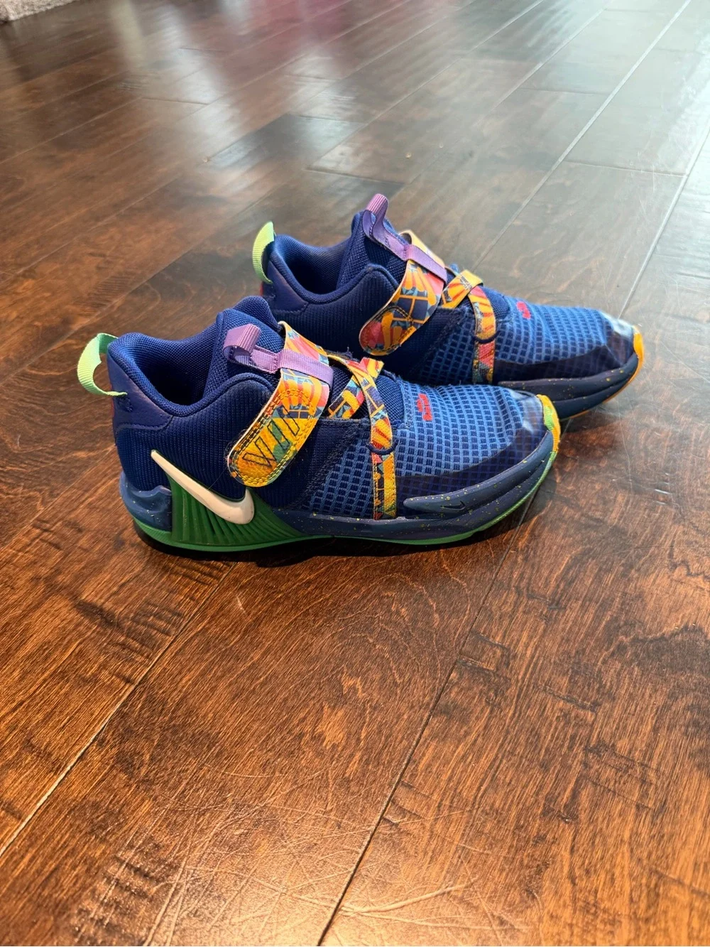 Nike Kids' size 3 Blue Multi Athletic Sneakers
